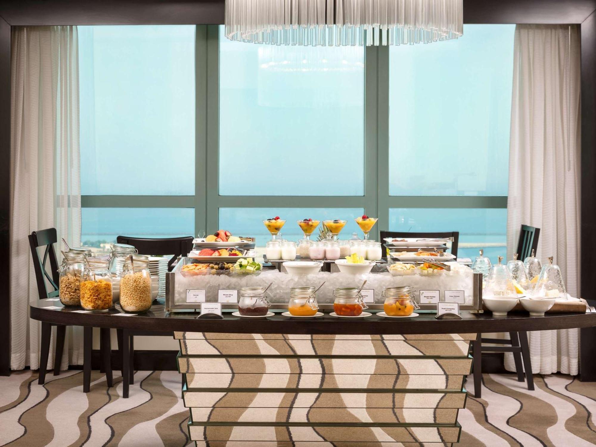 Sofitel Abu Dhabi Corniche Hotel Екстериор снимка